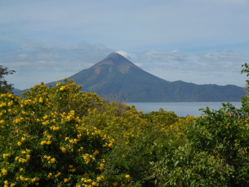 Vulkan Momotombo vom Managua-See